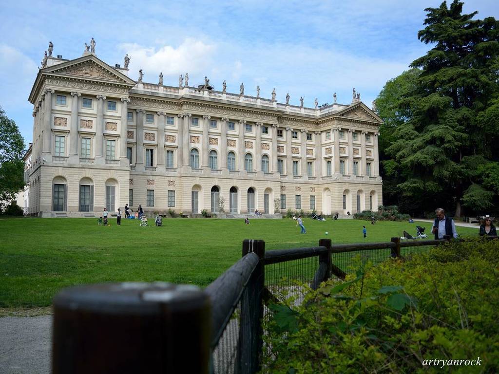 Milanodavedere's tweet photo. Villa Reale di Milano #LifeOnEarth #AroundMI #igersmilano #Spring4igers #igerslombardia #Lombardia #Milano #Browsin… https://t.co/HF6BEnIhTB