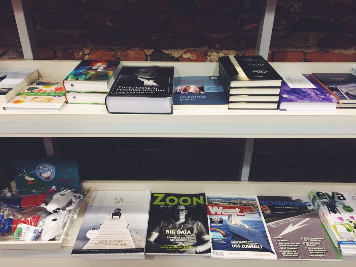 MagazineZoon's tweet image. Zoon Magazine ligt vanaf deze week in de winkels! Zoals hier in boekhandel de Rank in t mooie Kampen!