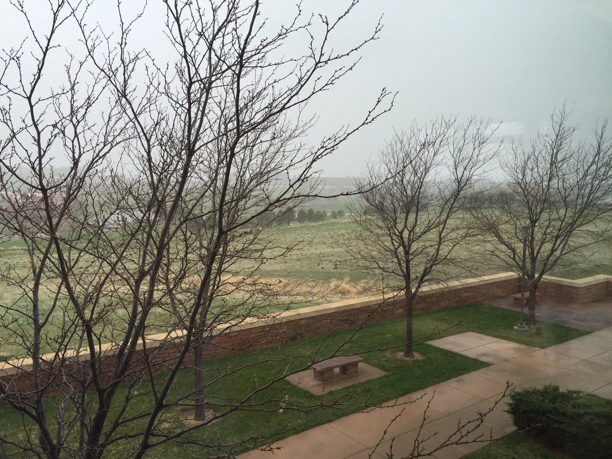 WindowWeatherCO's tweet photo. It's now snowing. #cowx #windowweatherman https://t.co/kiJSt39s7k