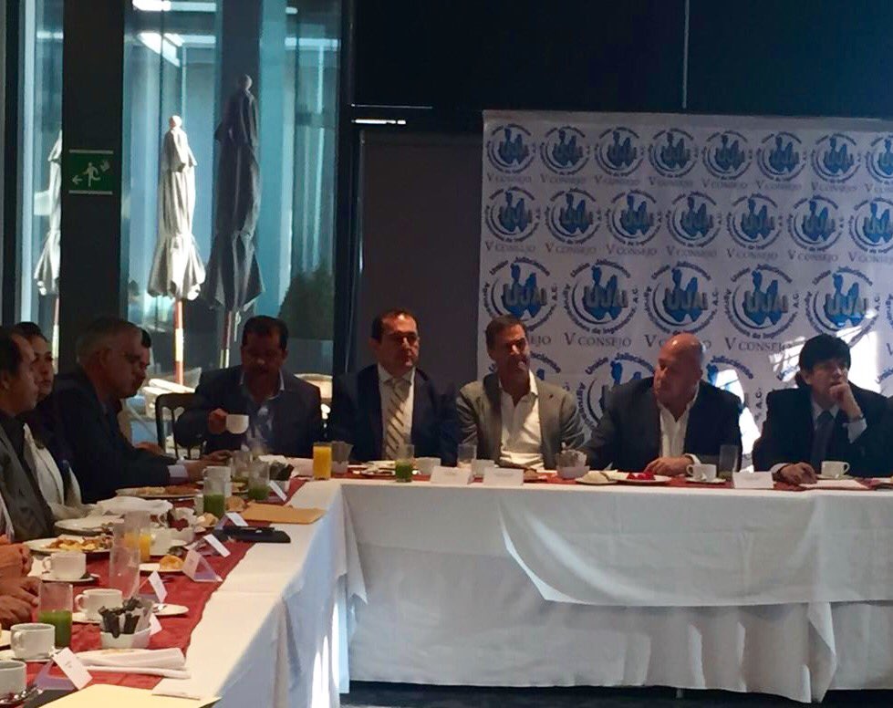ujai_ac's tweet photo. Desayuno con el Alcalde @EnriqueAlfaroR @GuadalajaraGob https://t.co/pvocdqneKO