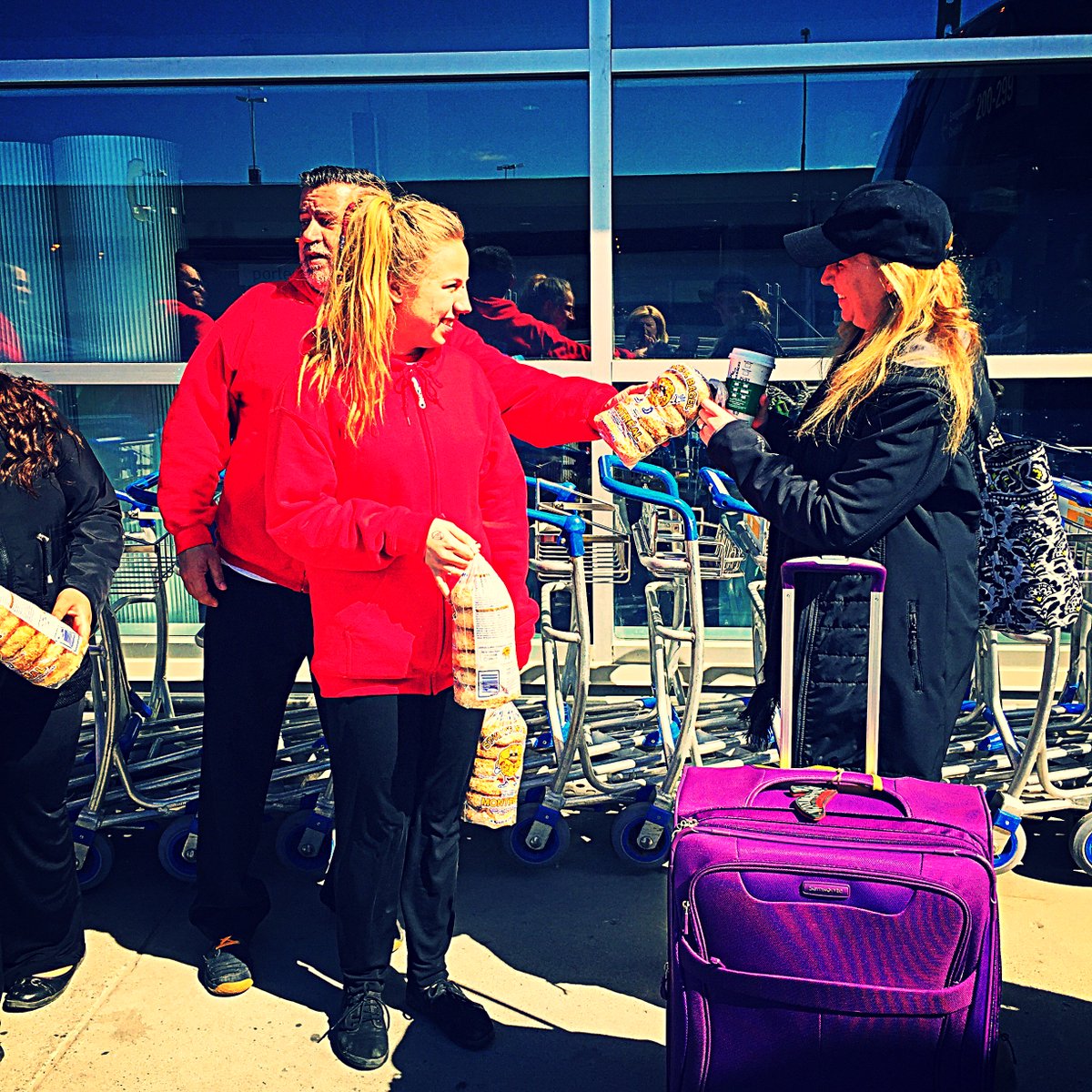 Des bagels de #Montréal pour la route. Bon voyage de retour! #RVCMTL2016 #RVCMTL <a href="/StViateurBagel/">StViateurBagel</a>