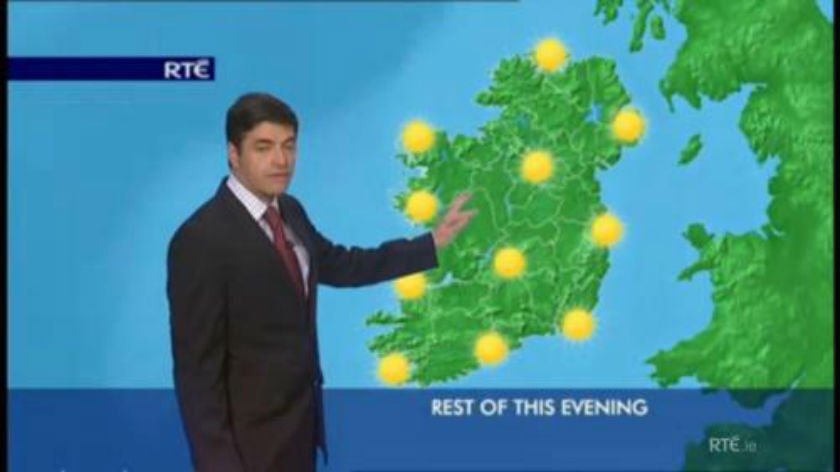 IrishRedheads's tweet photo. @SunburnAlert least we can do, when you guys are saving us from sunburn! #GingerProblems #EvenInIreland https://t.co/XJiHjpj2as
