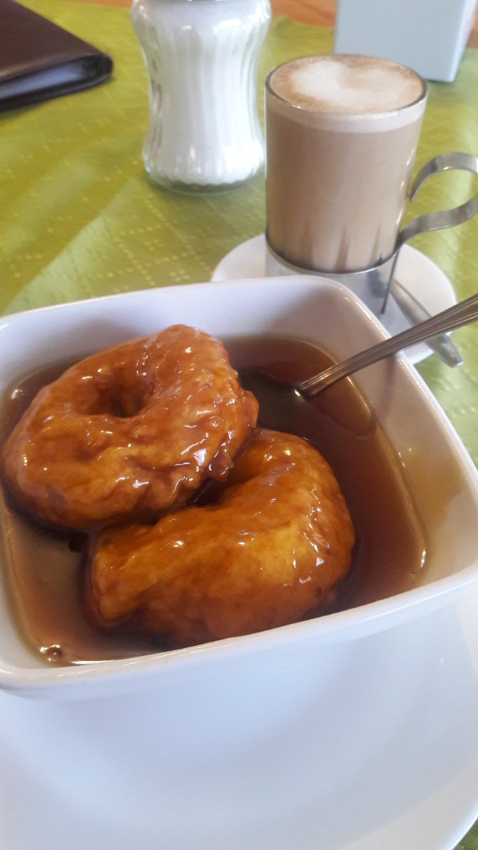Daissymondelod's tweet photo. Con el frio llegaron los mejores Picarones de la Patagonia #CafeOriente @45Sur @FABIOLAGUERRATY https://t.co/b7aHsCswcl