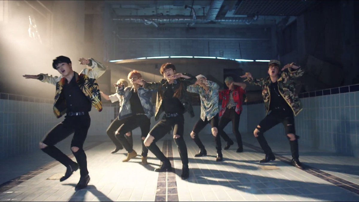 Джин бтс клип fire. Бтс файер. Популярный клип bts. Бтс фаер клип. Бтс в костюмах butter.