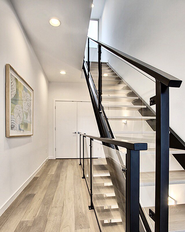 IdbuildSeattle's tweet photo. We're obsessed with floating steel staircases, glass, &amp; hardwoods ☑️ #idbuild #newconstruction #seattlerealestate https://t.co/FvsCU28615