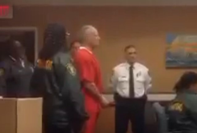 #BREAKING Former mayor Carlos Alvarez bond set at $1500 for battery charge bit.ly/1SvjOHD?utm_me… https://t.co/OkbcduNjcj