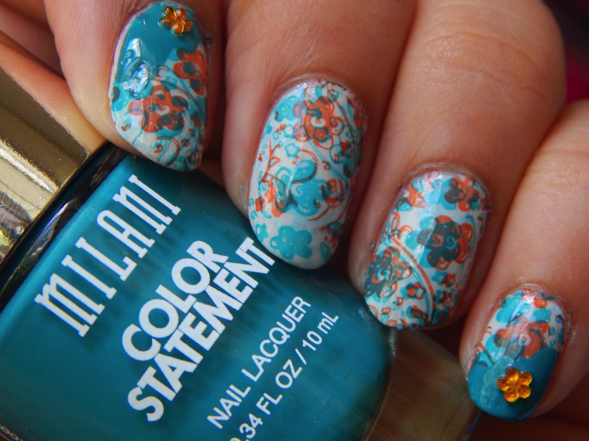 Hey Guys....Check my video on Floral Nail art for summers...here is the link for u.....youtu.be/C7YKzDKECqU