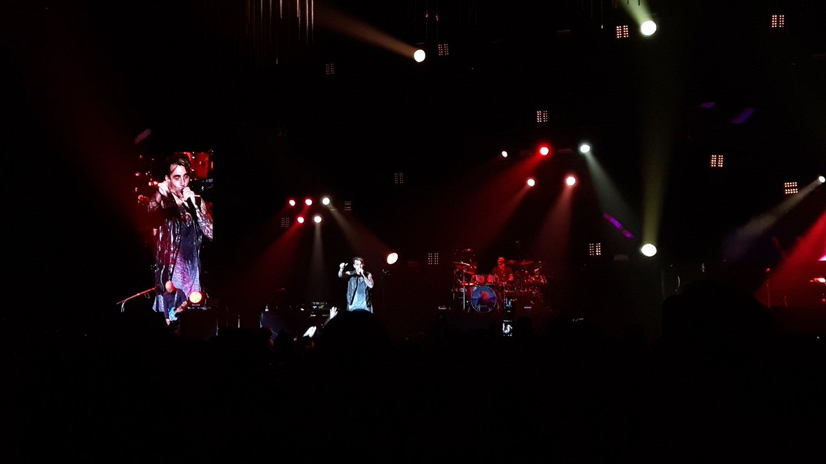 _CourtneyMarie9's tweet photo. @Hedleyonline put on an amazing show later night!!! #hedleyhelloworldtour #HelloWorldTourKitchener π΅πΉπΈπ€β€ https://t.co/tdSWLzxzYO
