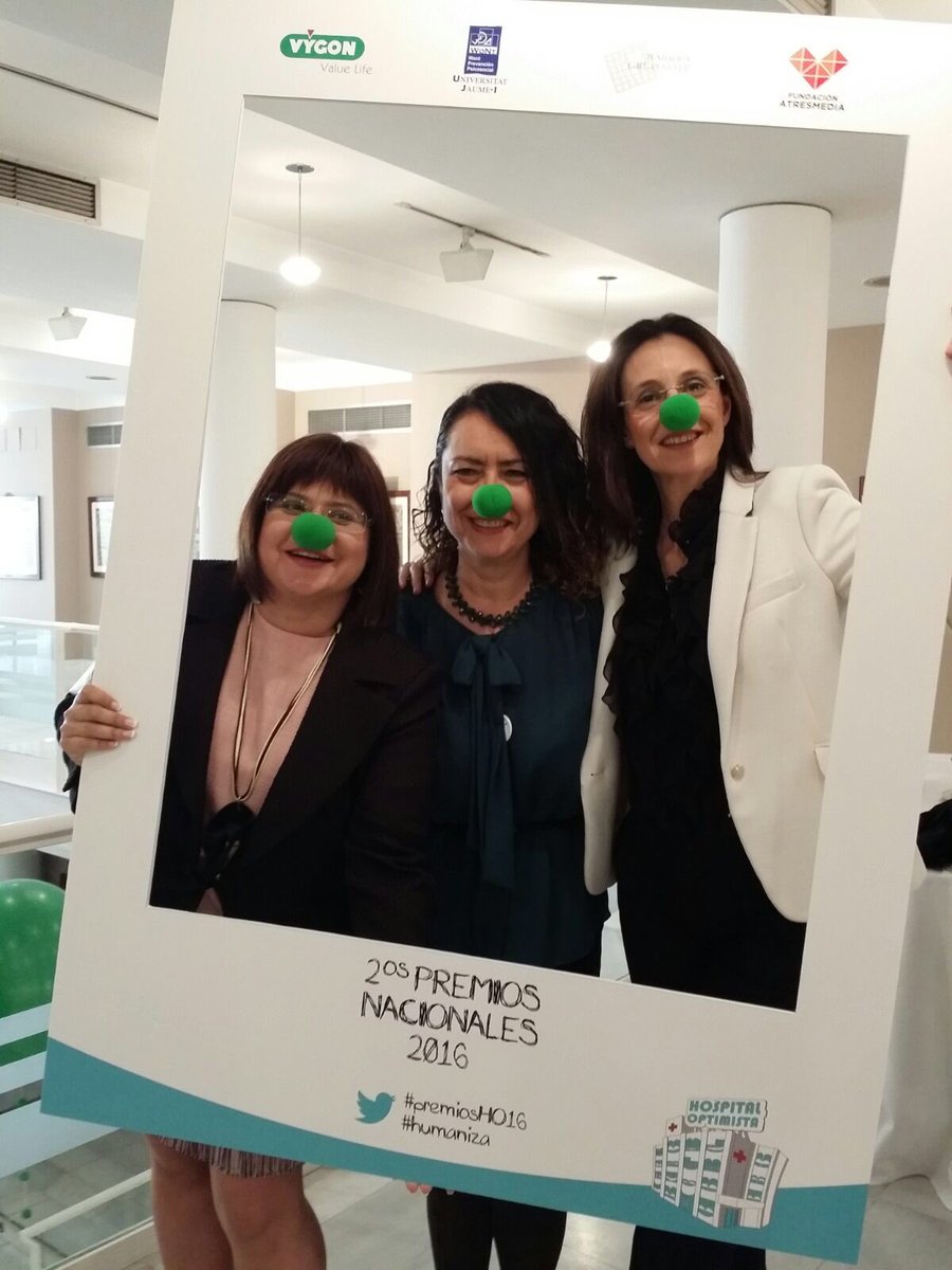 FullAudit's tweet photo. Ya en la gala #PremiosHO16 contagiando sonrisas! con @Hosp_Optimista #humaniza #contagiarsonrisas https://t.co/1xQIfmLY0g