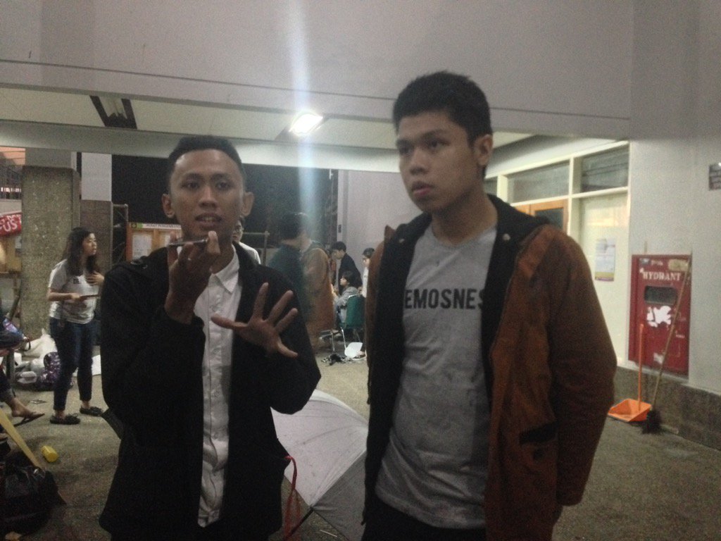 demosnesia's tweet photo. [LIVE INTERVIEW ] 
 WITH @ardanradio ! 
Yuk dengerin radio 105.9 FM ! 
Atau merapat ke PARKIRAN REKTORAT UNPAR ! https://t.co/BE3sI9cQQS