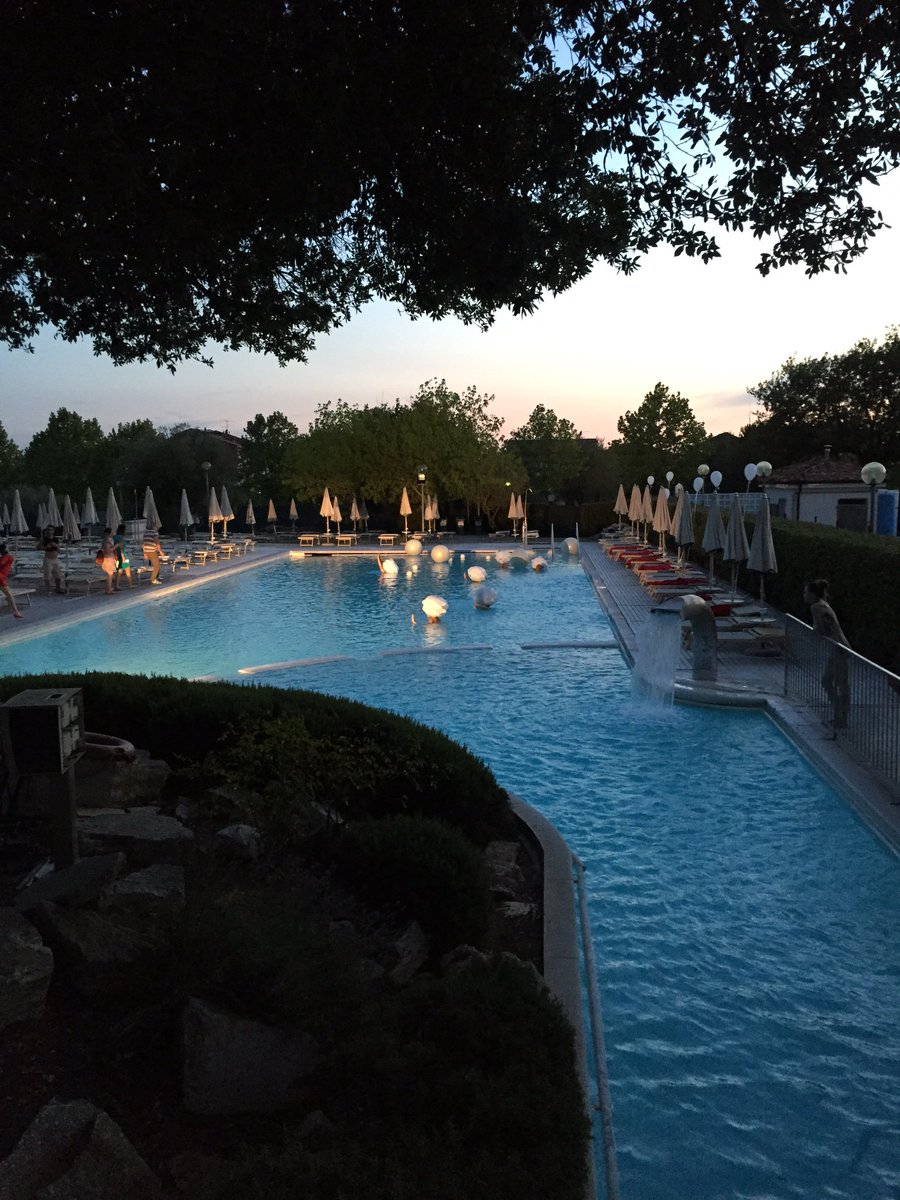 AleFabbrini's tweet photo. Sole o pioggia alle terme si sta sempre bene https://t.co/TqC006SsoV