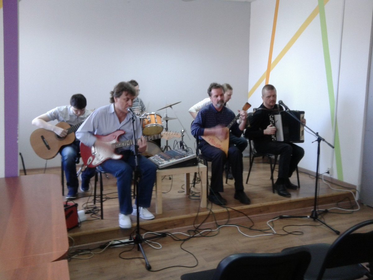 В 15:00 в клубе по месту жительства "Джем" <a href="/Iv_Mol_Centr/">Молодёжный центр</a> состоиться концерт музыкального коллектива "Беломор"