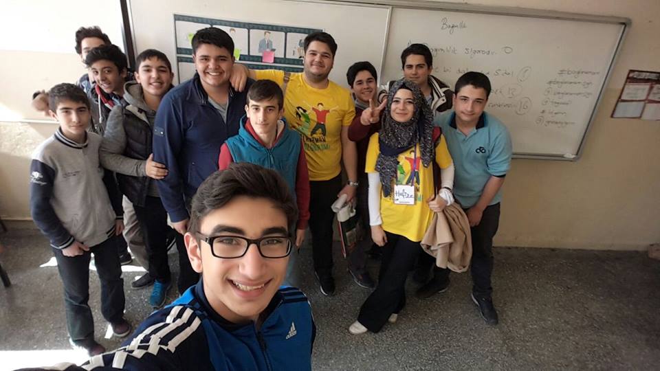 baglanamamsgh's tweet photo. Daha sağlıklı bir gençlik için çalışan ekiplerimizin selfie'yi çok sevdikleri doğrdur! :) #bağlanamam https://t.co/6wwGcLhWT6