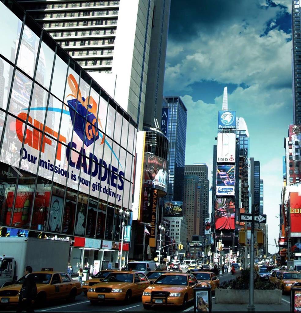 GiftCaddies's tweet photo. #TBT #NYC #BigScreen #RVA #RVADINE #startup #SocialGifting #localgifting https://t.co/vFr6r1Jdj7