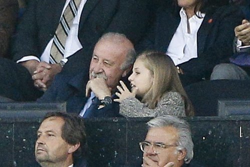 Atletico1012's tweet photo. Leonor: "Del Bosque cabrón, que haces que no te llevas a Torres y a Saúl, amos no me jodas" https://t.co/rarSe7bRxA