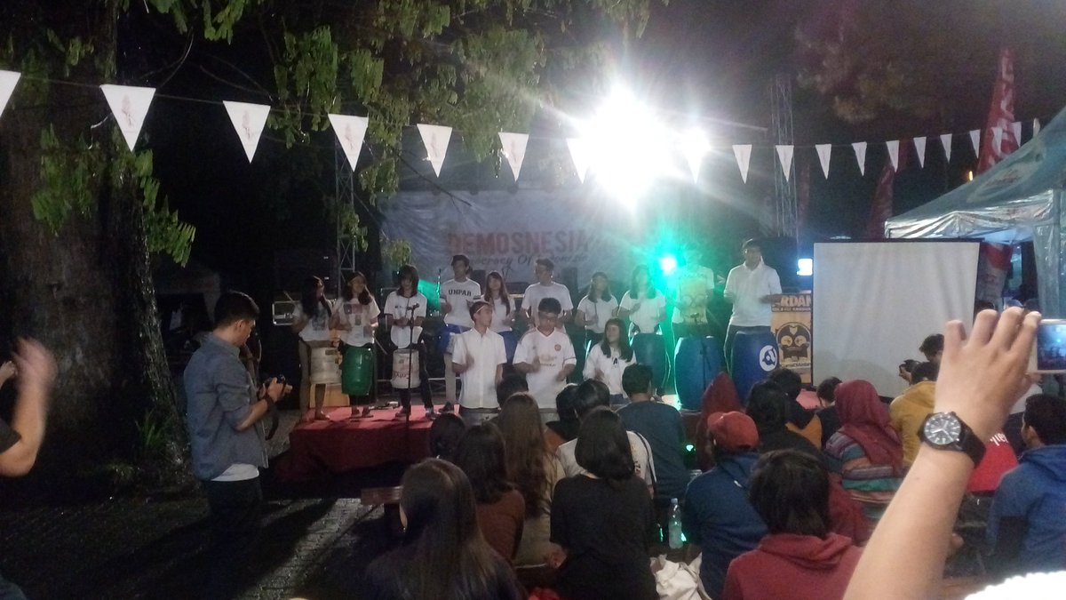 demosnesia's tweet photo. Penampilan Crescendo keren nihh
Ayo ayo pada dtng semua :D
#demosnesia @infobdg @PojokEvent @HaiEvent @ardanradio https://t.co/pO8f9fQpdo