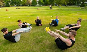 Et si votre salle de sport, c'était dehors? Course à pied, musculation, stretching... >> bit.ly/1WUfvrt