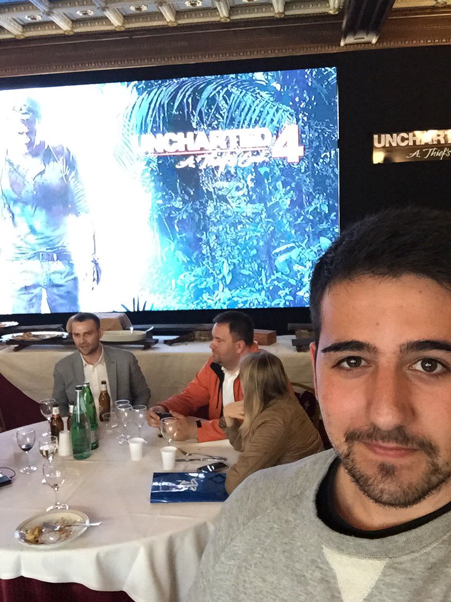 ElChurchesYT's tweet photo. Hora de comer tras probar el JUEGAZO de Uncharted 4 #Uncharted4Roma https://t.co/uVocqJYtlN