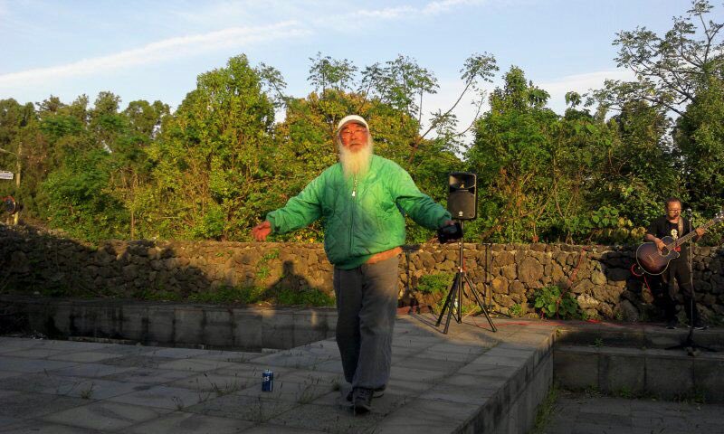 munjhj's tweet image. #강정 저는 부모님 슬하에 신앙을 읽히고 사제생활 50년 "금경축"을 보냈습니다. 후회는 없습니다만 늙을 수록 교회에 대한 실망은 너무 큽니다. 교회가 교회답지 않아요!