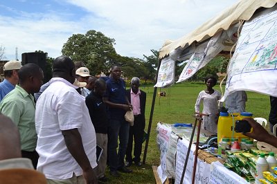 CATALISTUganda's tweet photo. Farmers sharing experience and Busitema University demonstrates a fabricated rice threshing machine #Mechanization https://t.co/EALmmZpz77