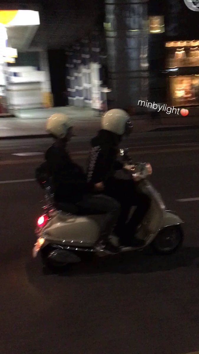 baeconee's tweet photo. ChanBaek evryone😭😭😍 https://t.co/y61gptxTPE
