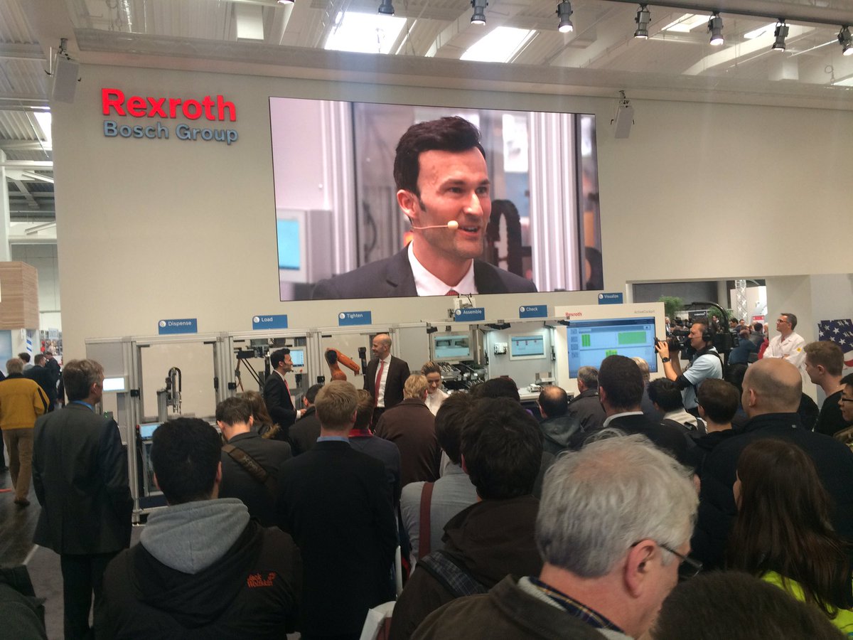 elkrause's tweet photo. Amazing resonace for the @BoschRexrothUS #I40 Showcase in H17 #HM16 #TeamBosch #Industrie40 now! https://t.co/e8oIMyR1CS