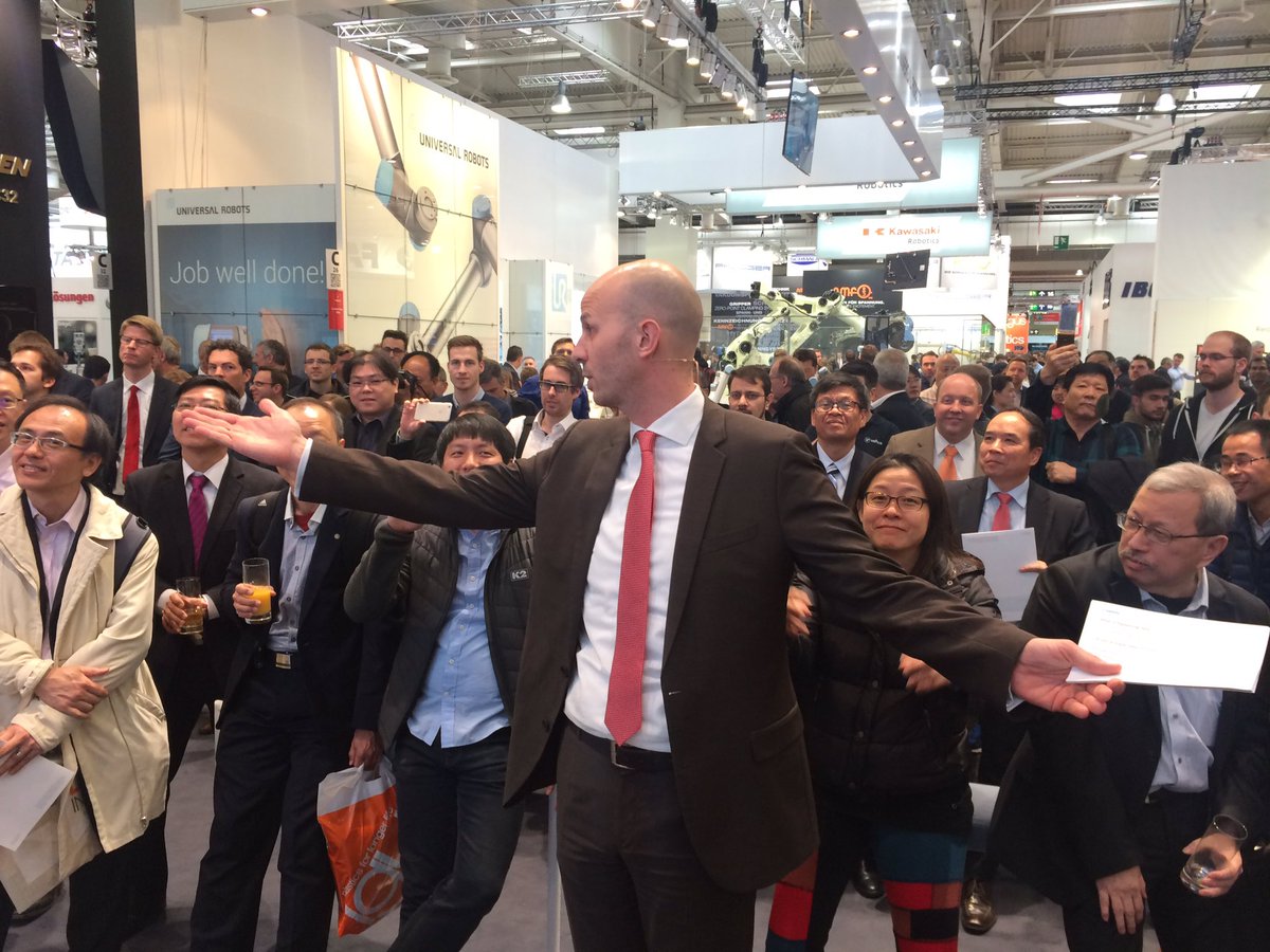 elkrause's tweet photo. Amazing resonace for the @BoschRexrothUS #I40 Showcase in H17 #HM16 #TeamBosch #Industrie40 now! https://t.co/e8oIMyR1CS