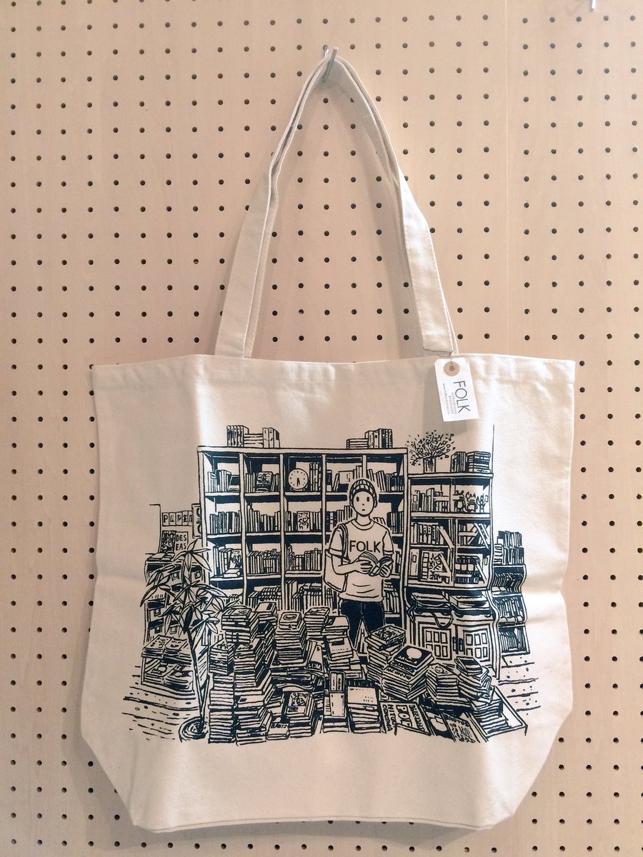 Folk 4 29 5 5 春のトートバッグ展 タダユキヒロさんイラストの本屋トート スケラッコさんイラスト のfolk白浜店 架空 トート ちえちひろイラストたぬきの親子トートで参加しています T Co Rmbaj3w12r