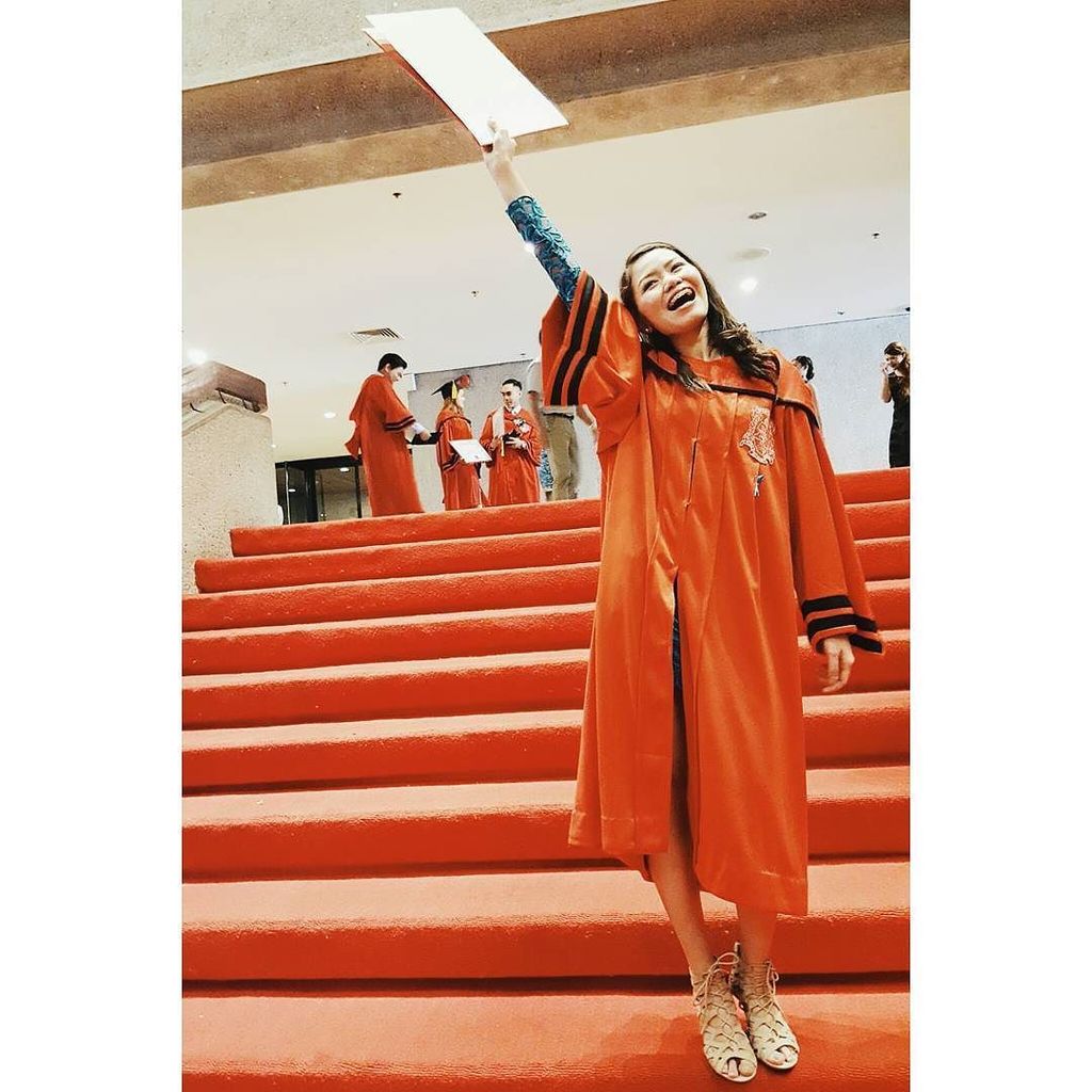 iamrachelN's tweet photo. FINALLY...The long wait is over 🎓😂 #diploma #redtoga #redcarpet #forsanbedaourcountryandgod https://t.co/LZ4lvMow3Z