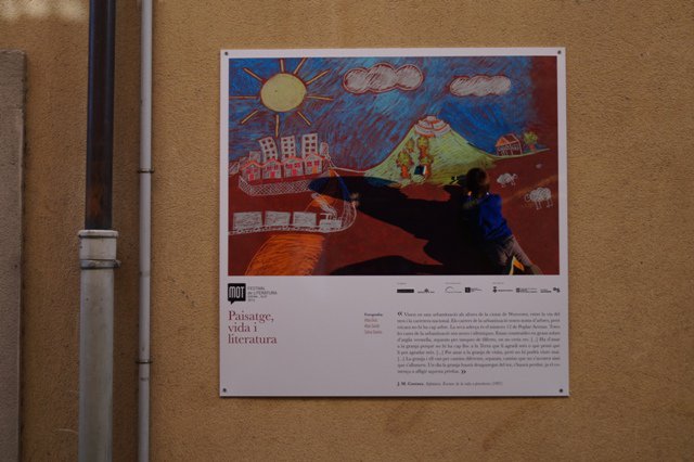 catpaisatge's tweet photo. Demà, últim dia de “Paisatge, vida i literatura” a les façanes de la biblioteca d’#Olot @FestivalMOT @OlotCultura https://t.co/XgVWqRRYhR