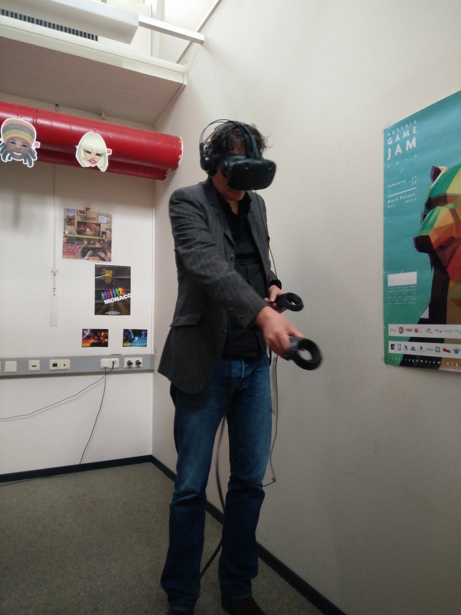 Jetzt bei uns am #Holodeck, gleich im Interview, am Abend dann beim Jubiläum vom <a href="/erich1945/">FM4 Ombudsmann</a>: <a href="/FrankSpilker/">Frank Spilker</a>!