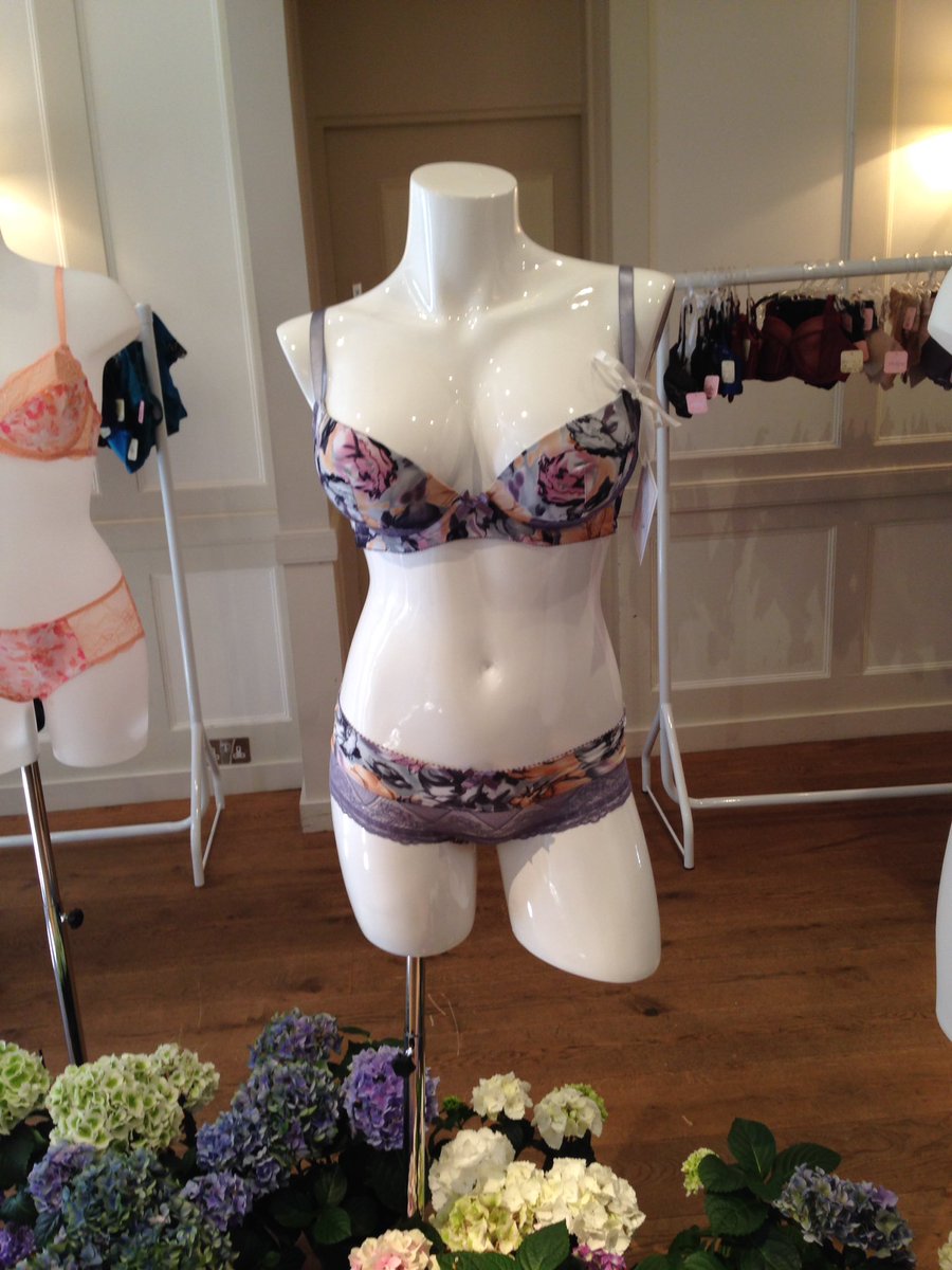 sacarrolluk's tweet photo. Florals in bloom for Spring/Summer @AffinitasIntima @TeamFluorescent #AffinitasPressDay https://t.co/YMgewDFHeb