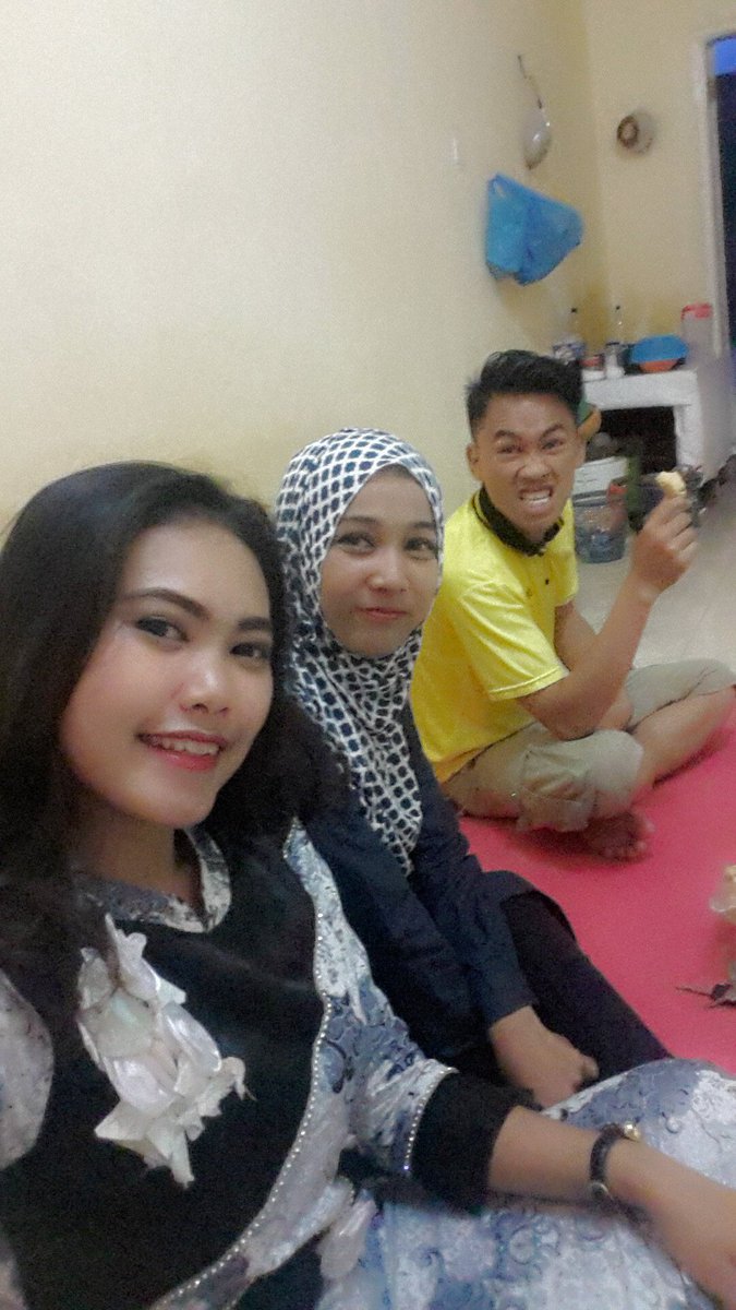 MspsfH's tweet photo. Tman lama😁😁😀 ngapelin https://t.co/j51pFccCpL