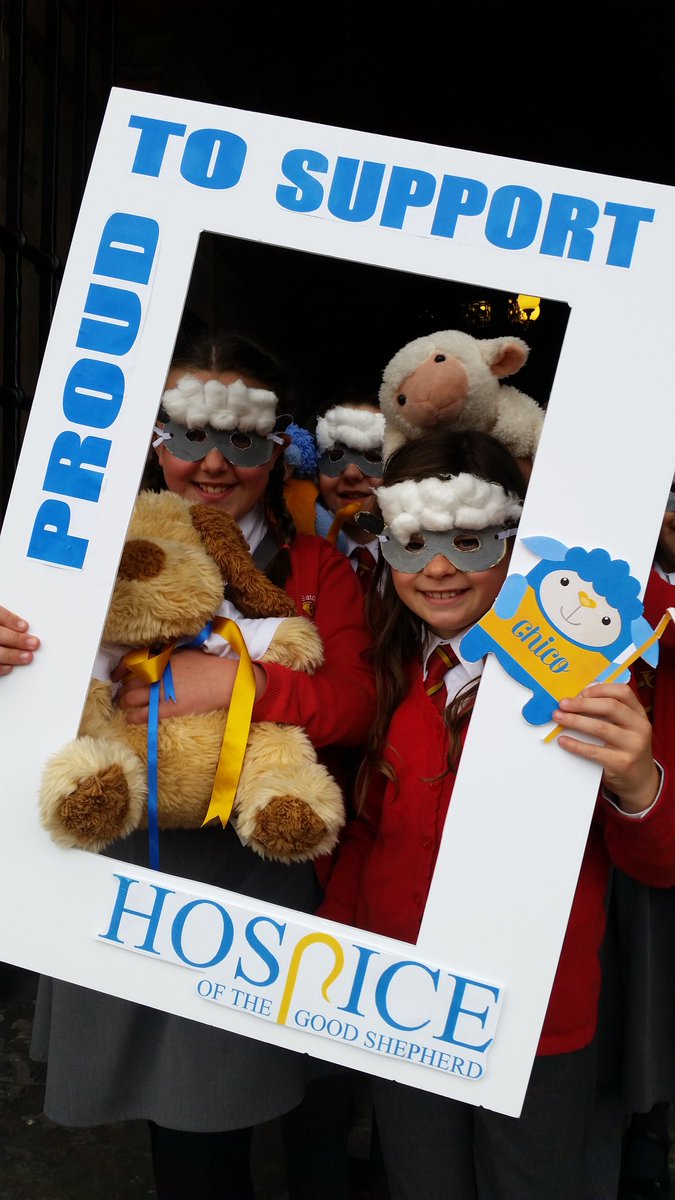 HospiceGS's tweet photo. Thank you to Eaton Primary school at the parade to launch #fromsilvertogold appeal #chester @chestertweetsuk @nwhour https://t.co/3NgvQcTJyK