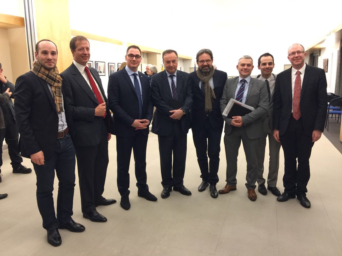 PLD_78's tweet photo. L'équipe du @PLD_78 remercie @aurelien_veron d'être venu débattre avec @FLefebvre_RF et @JMFourgous ! https://t.co/qyy4W4Uts7