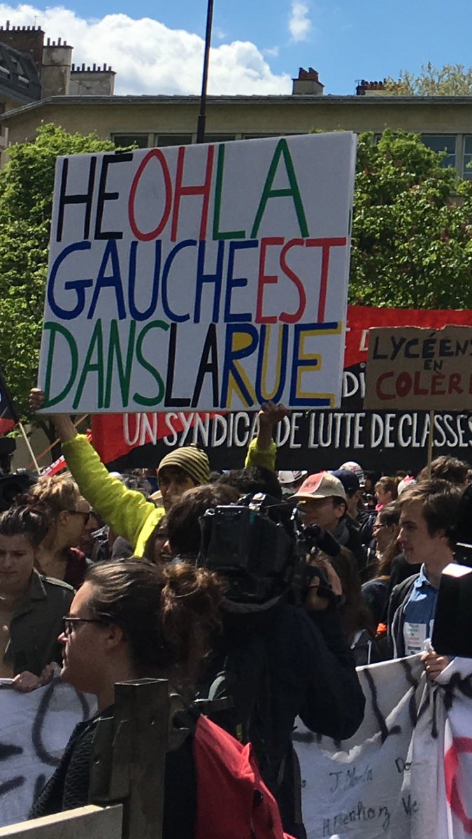 arnaudallain's tweet photo. #loitravailnonmerci #NuitDebout #demaindebout #intermittents #OnVautMieuxQueCa https://t.co/Vnw6iLw1Hn