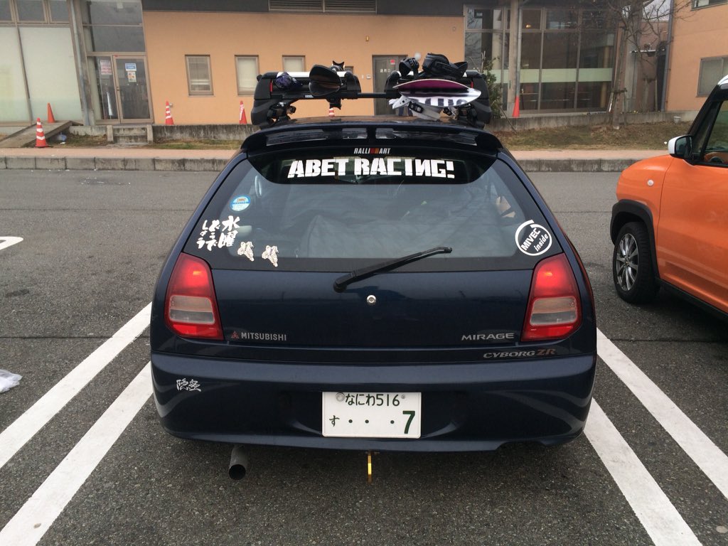 センスのある人は車にステッカーを貼らない センスのある人は車にステッカーを貼らない