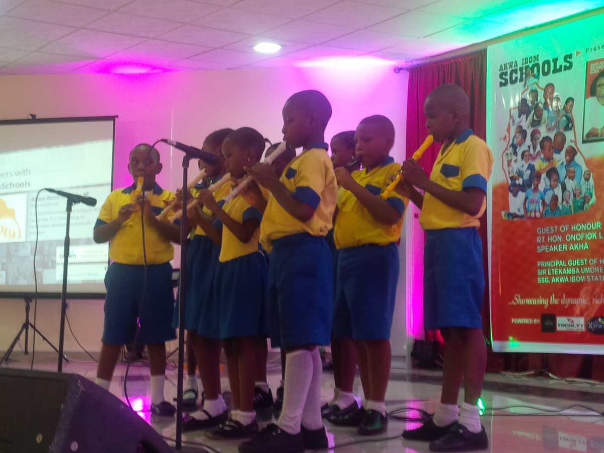 acushlakoncept's tweet photo. Diamonds n Gold presentation am enjoying myself with their flute instrumentation of "you are great" #Akwaibomschools https://t.co/eaE5GAlfoI
