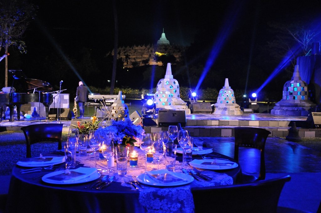 twc_heritage's tweet photo. Exclusive dinner &amp; beautiful Borobudur Temple at night? Contact us... #visitborobudur @garasiwisatacom @SetijonoEdy https://t.co/jh5ka23yux