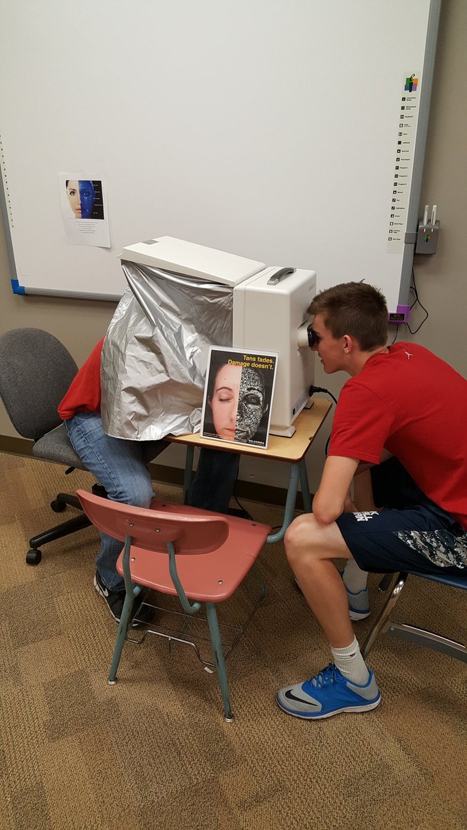 KaylaMakovicka's tweet photo. Round 2 of checking our skin #yourskinisin #yorkdukes #freshmanhealth https://t.co/zxaFw5gR2q