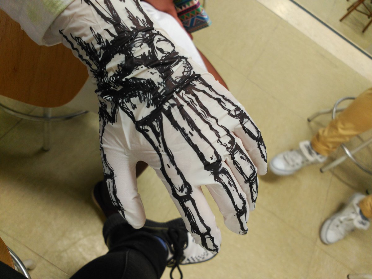 monocoow's tweet image. Cuando te aburres en el laboratorio