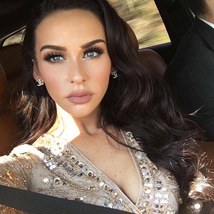 TheLashInc's tweet photo. The beautiful @carlibybel is giving us our #Lashspiration today in this #selfie https://t.co/C2ns9cBF88