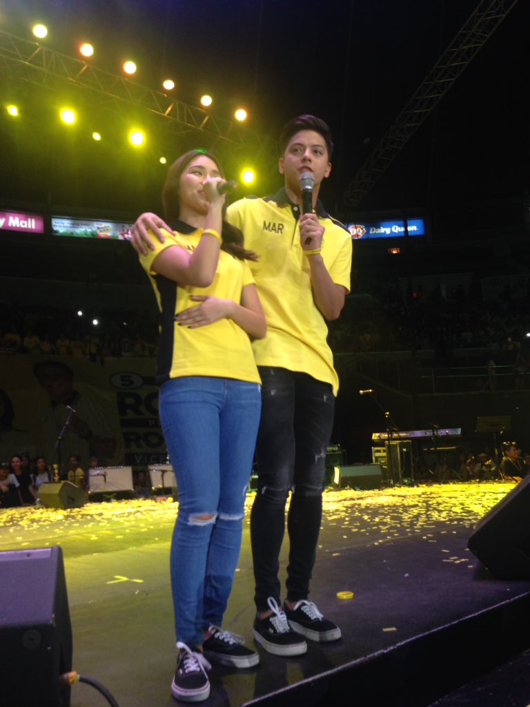 iamdarwincg's tweet photo. #KathNiel @bernardokath @imdanielpadilla at Youth Grand Rally for Mar and Leni  #MarLeniWins #LetsVote5 https://t.co/1Z93O6wkpT