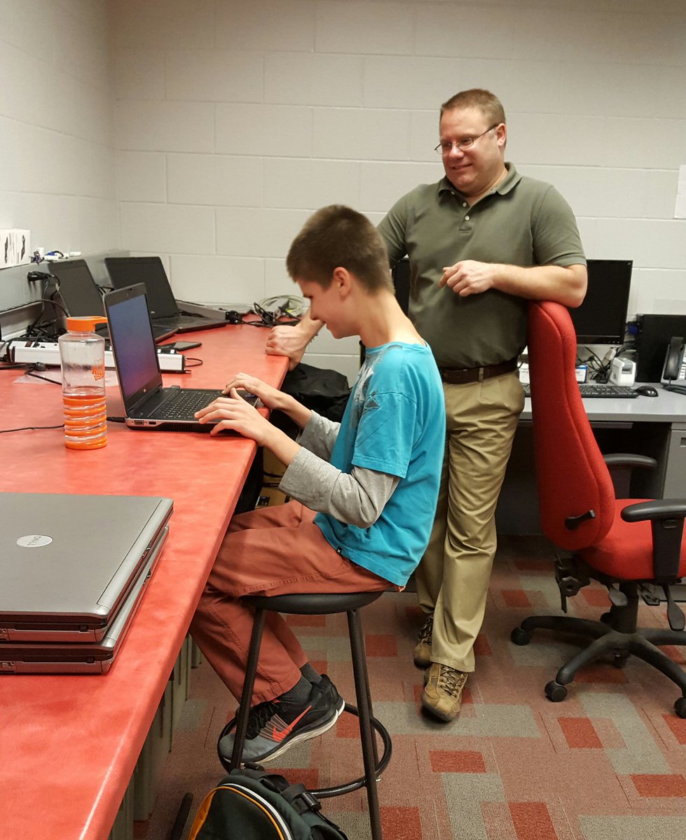 BethKrolakBGCS's tweet image. Tech talk with Alex #FutureCoder #NoObstacles #BobcatProud