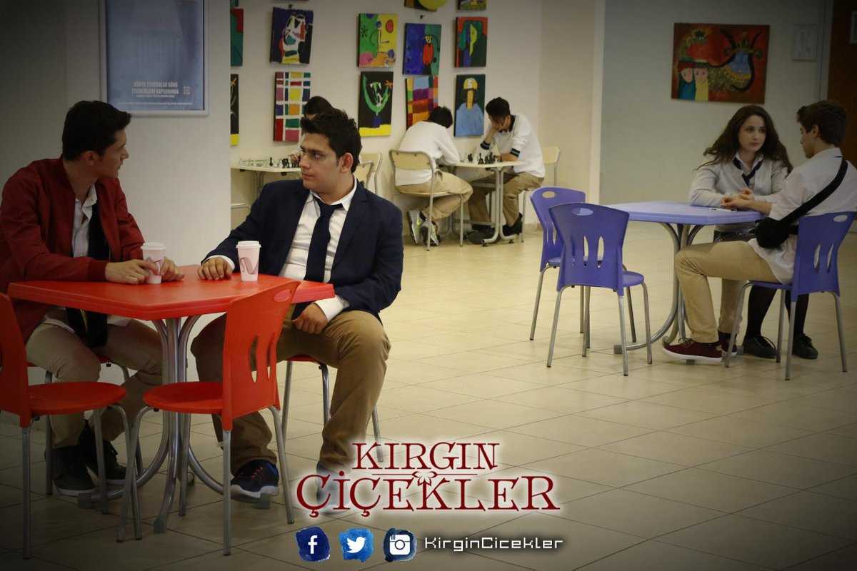 kirgincicekler's tweet photo. #Songül'ün #Mert ile konuşmasını izlerken #Güney 😊

#KırgınÇiçekler yeni bölümüyle Pazartesi 20:00 atv'de! https://t.co/ZVkKnbBeYT