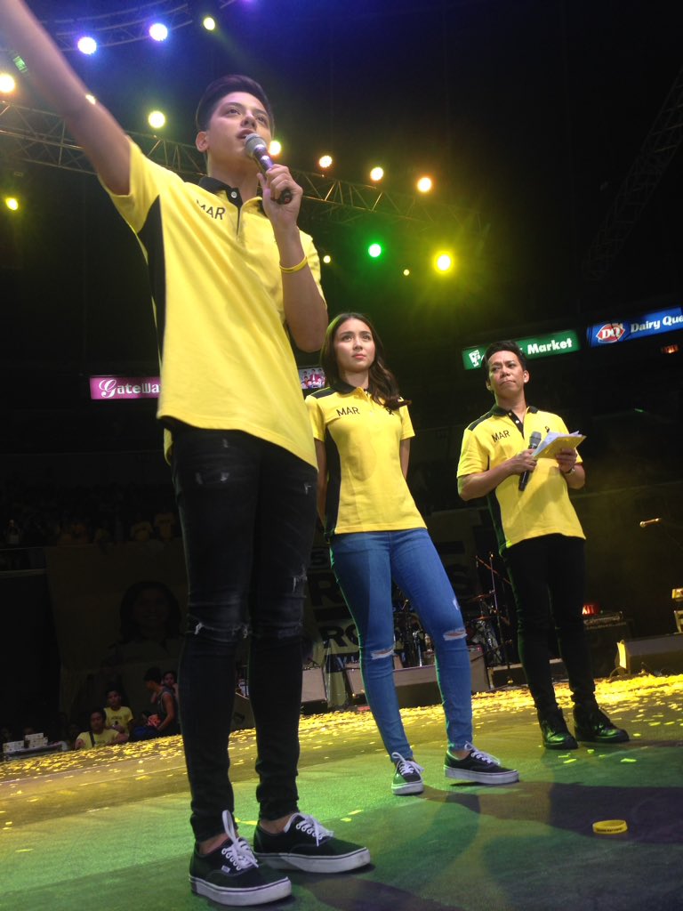 KaDsIloilo's tweet photo. RT @iamdarwincg: #KathNielForMarLeni Youth Grand Rally for Mar and Leni #MarLeniWins #RoxasRobredo #LetsVote5 https://t.co/BrriHFPtXr