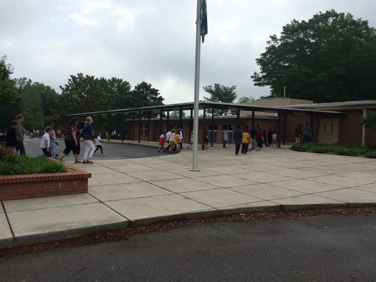 SpeasGlobal's tweet image. Monthly #FireDrill #BeePrepared #practicemakesperfect @wsfcs @Ash_WSFCS