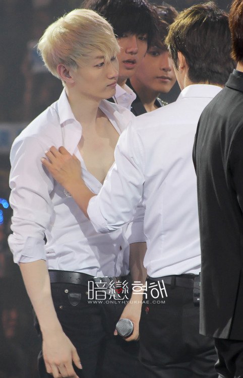relatablesj's tweet photo. I want someone to look at me the way Hyukjae looks at Donghae https://t.co/ehXQdtBNzz