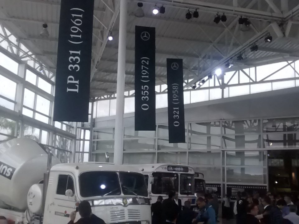 AlphaAutos's tweet photo. Parabéns Mercedes-Benz pelos 60 anos no Brasil!
#movendoofuturo #MB60 #MercedesBrasil #60anosMercedesBrasil https://t.co/SF9L8F2xJR