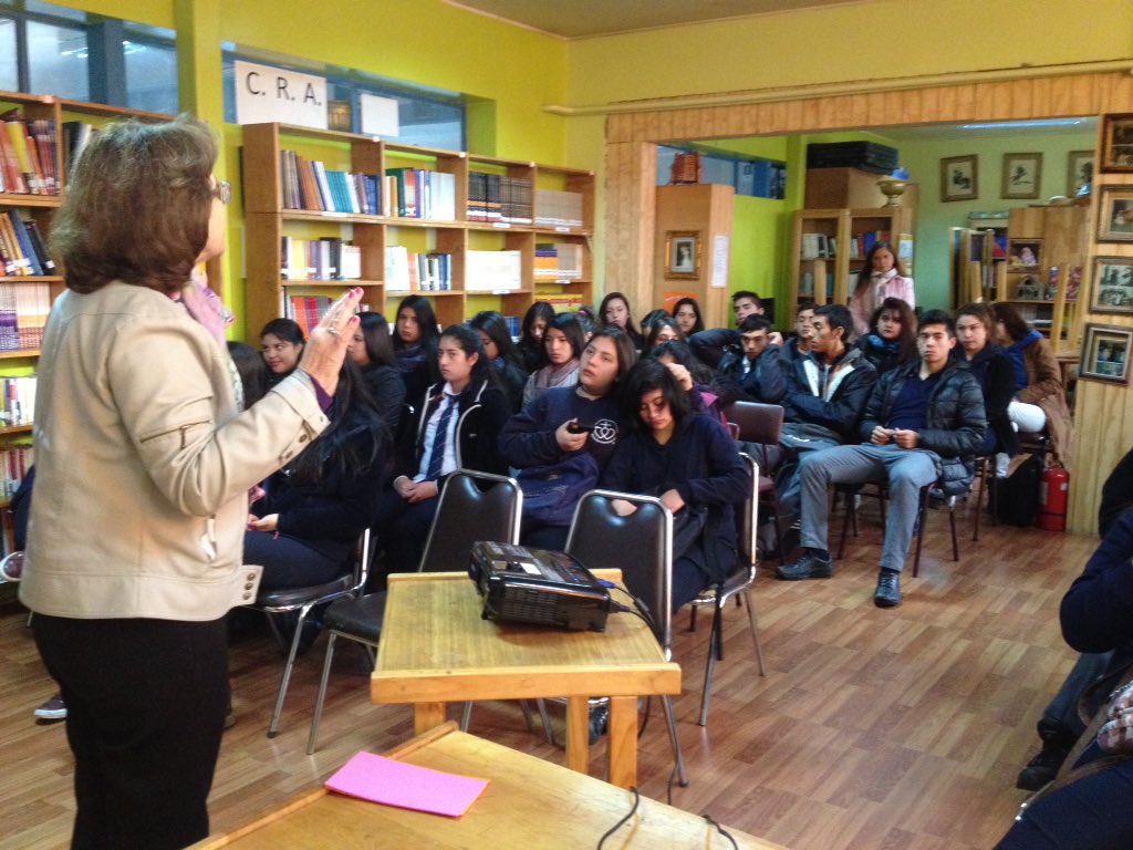 demcoyhaique's tweet photo. Más de 50 jóvenes  de @liceojam realizan taller PACE de acompañamiento y acceso efectivo a la educación superior https://t.co/hA9fBaYYNL